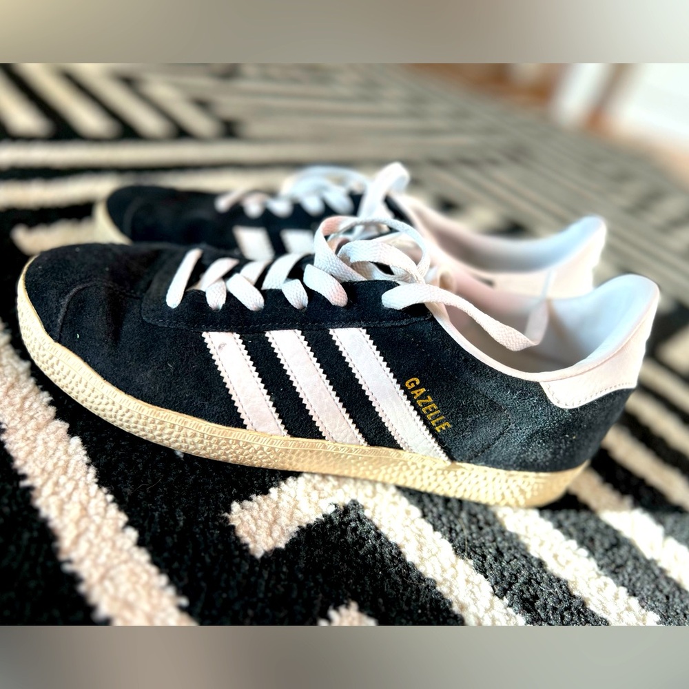 Adidas Gazelle black women’s 6.5 / men’s 5.5